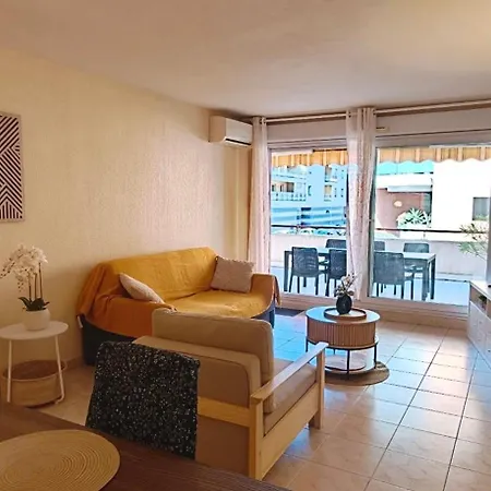 Lejlighed Large With A 35 M Terrace