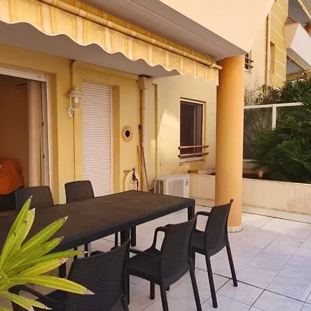 Apartment Large With A 35 M Terrace