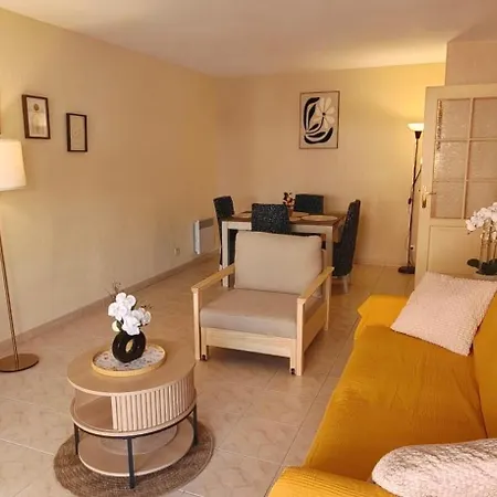 Apartment Large With A 35 M Terrace Saint-Raphael (Var)